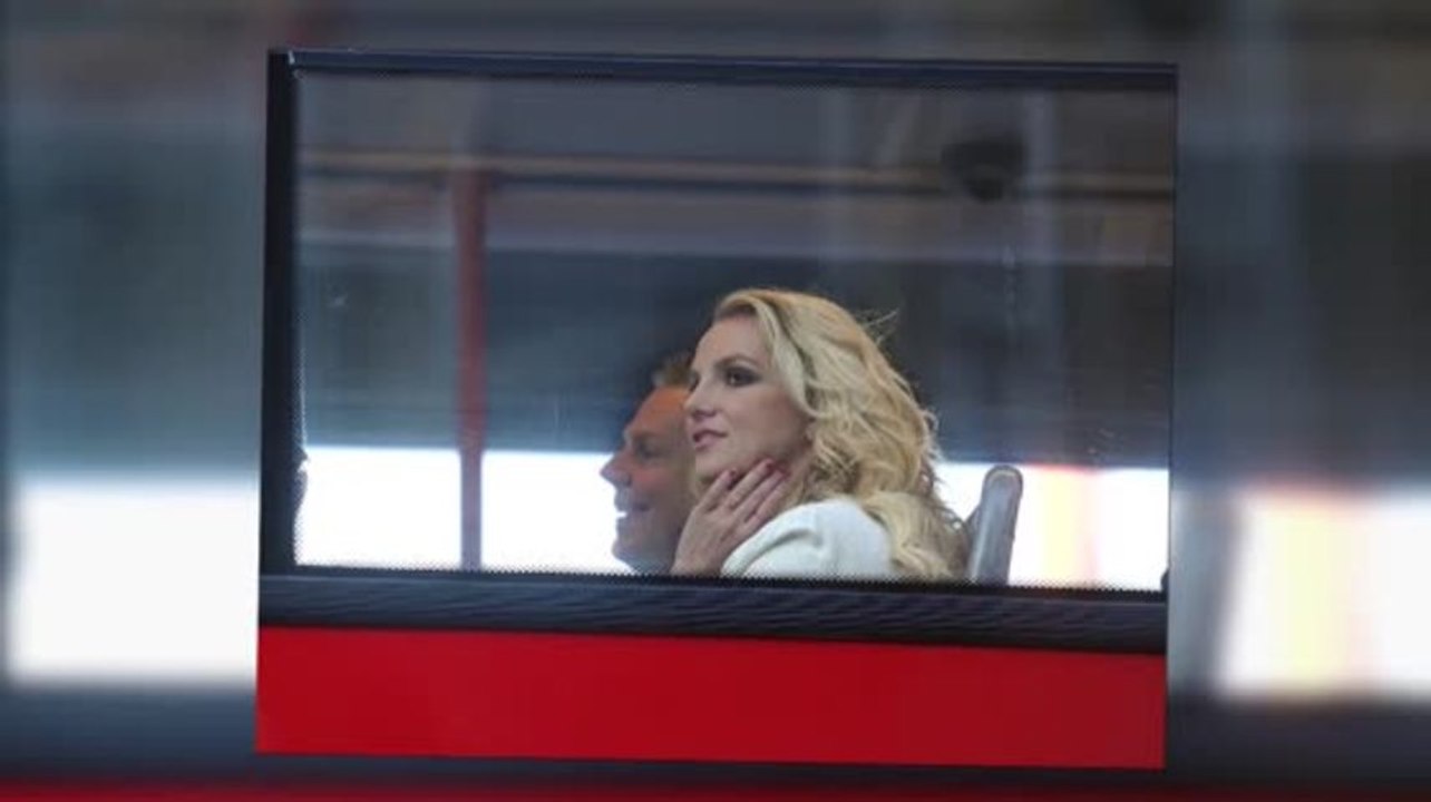 Britney Spears recorre Londres en un bus de dos pisos rojo