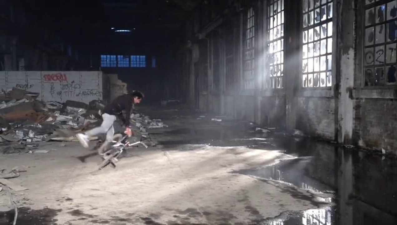 Manu sur le clip de Grand Corps Malade