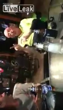 Regis et son Frere jouent au taser Bourrés..