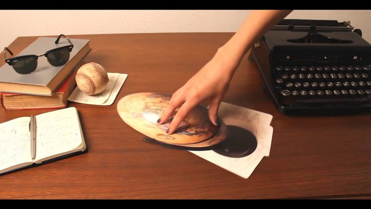 Optical illusions in a Ray-Ban Ads!