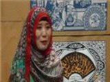 صينية مسلمة تنشر فنون التشكيل الإسلامي