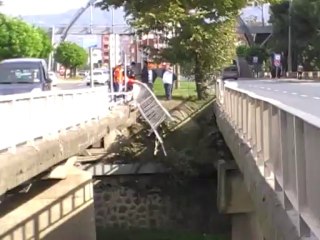 ORDUDA ARAÇ KÖPRÜDEN DEREYE UÇTU