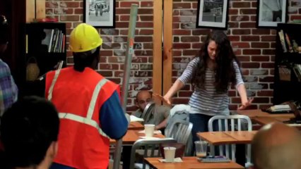 Elle s'énerve et utilise ses pouvoirs télékinésiques dans un café