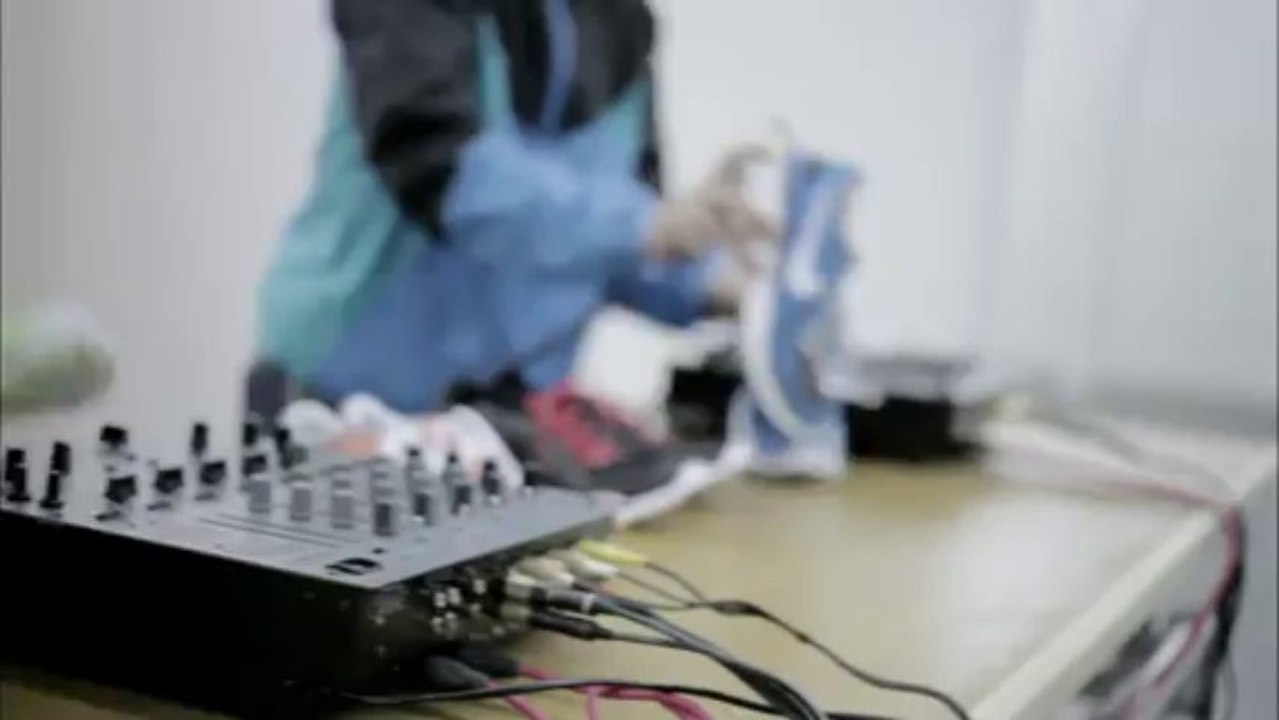 NIKE MUSIC SHOE