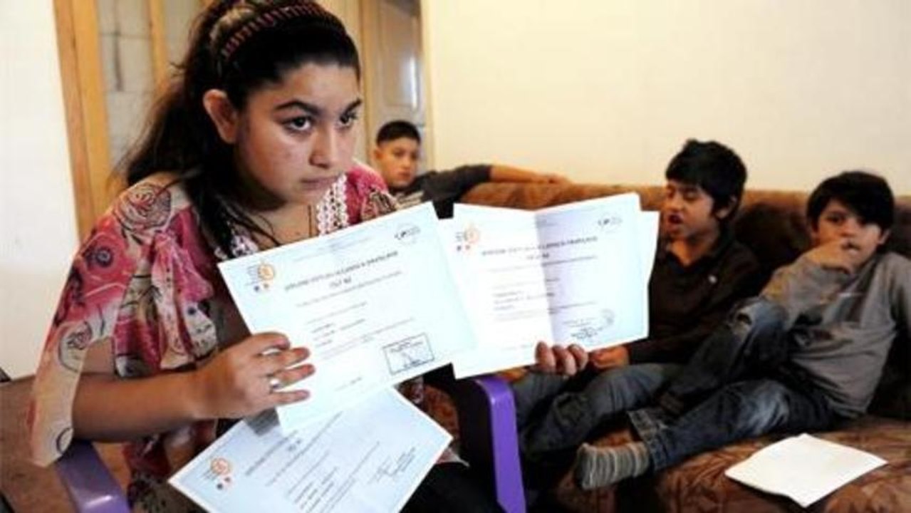 Protests in France over Roma girl expulsion