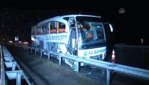 Elmadağ'da trafik kazası: 30 yaralı 