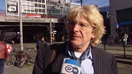 Survey: Should Germany accept more refugees? | People