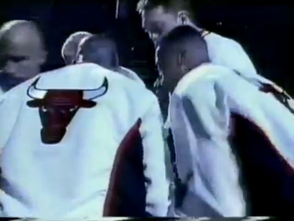 Chicago Bulls Maç Önü Müzik ve Anonsu (Jordan'lı Yıllarda Boğaların Parkeye Çıkışı)