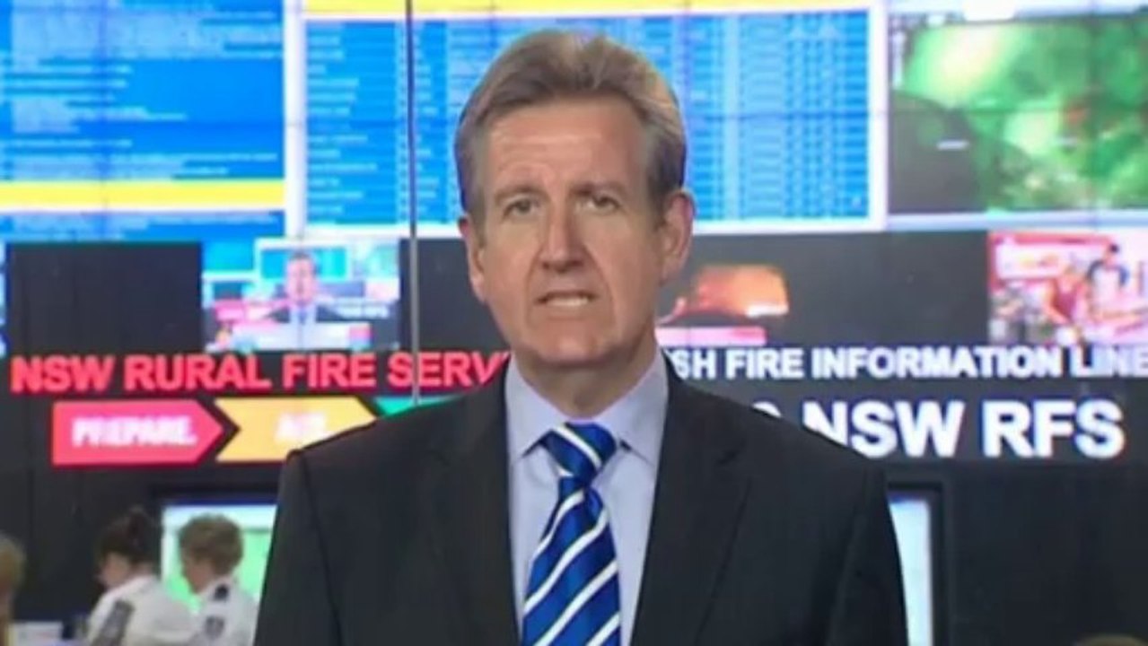 Australia firefighters faced with 30m high flames