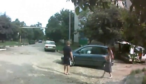 Airbag trop sensible - Il lui explose au visage!