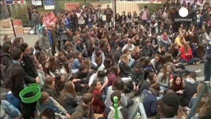 Parigi di nuovo in piazza. Il "caso Leonarda" fa tremare...