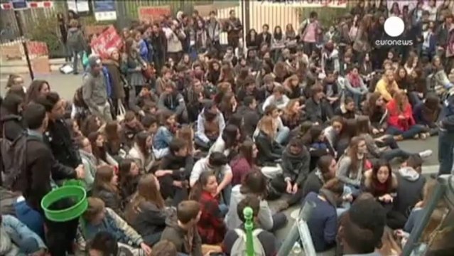 Student deportations spark protests in Paris