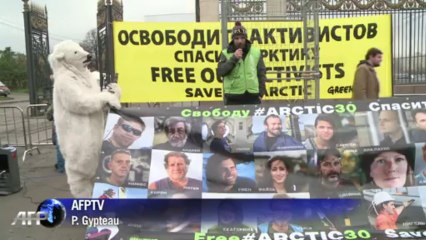 Moscow demonstration in support of Greenpeace activists