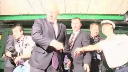 Boris Johnson gets mobbed in Hong Kong