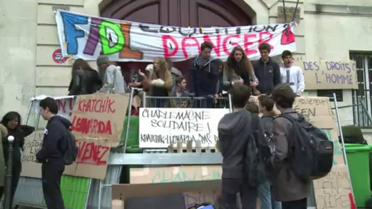 Protestos por aluna estrangeira se espalham na França