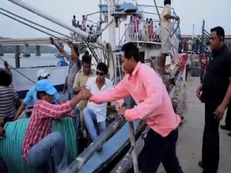 MAKING #ChennaiExpress Part 3 { #SRK @iamsrk }
