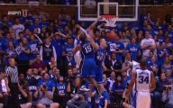 Jabari parker écrase un énorme dunk renversé sur deux coéquipiers