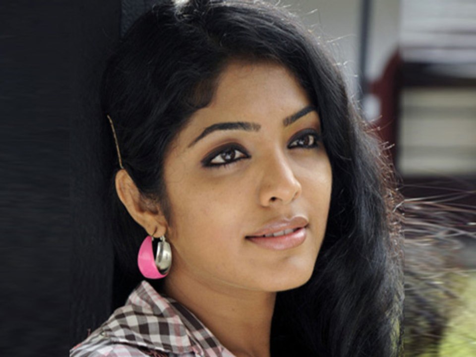 Wedding Bells  For Malayalam Actor Rima Kallingal