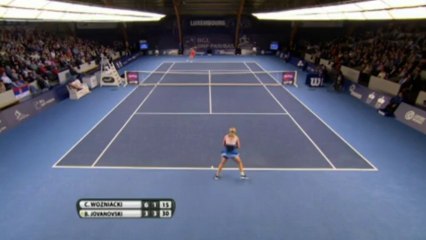 Woźniacki lepsza od Jovanovski