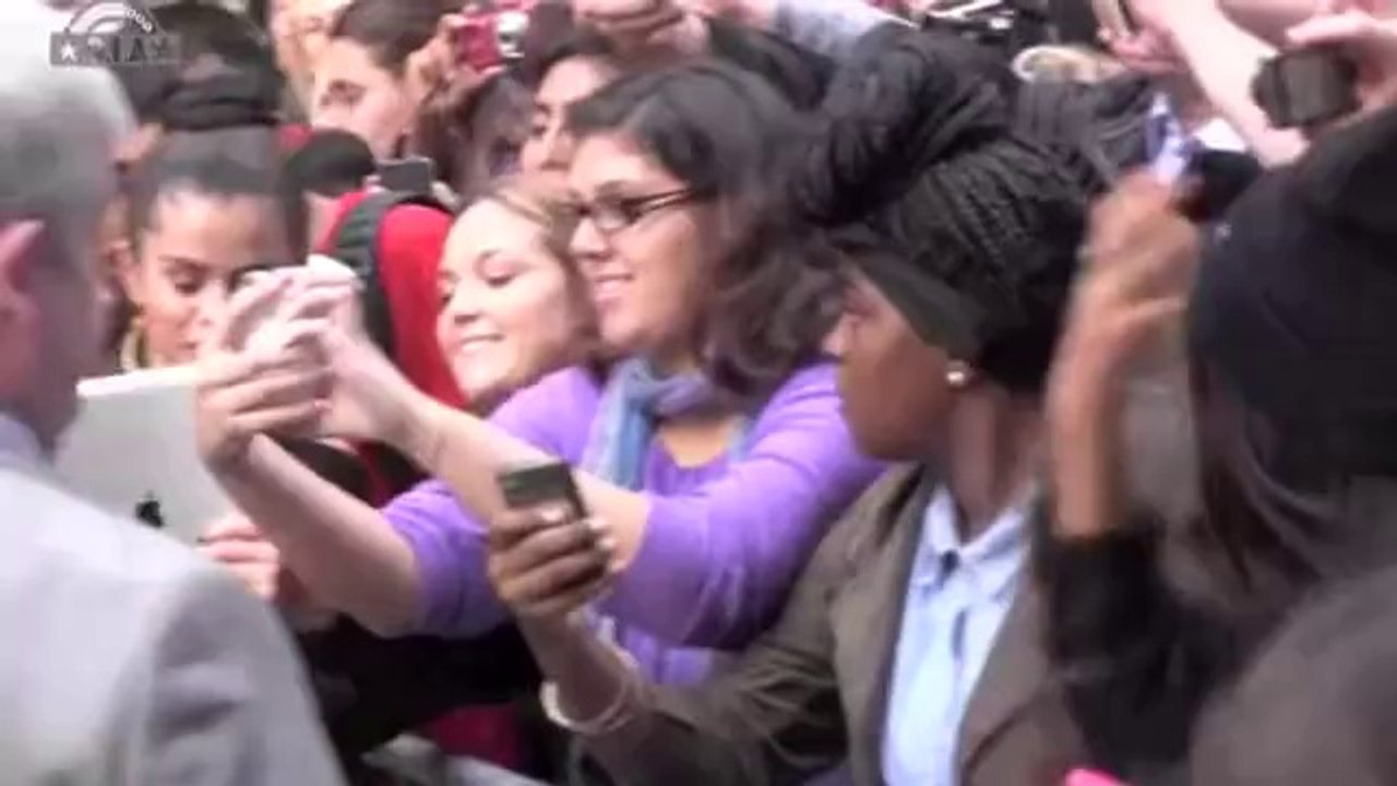 Selena Gomez Meets Fans Outside 'Late Show With David Letterman'