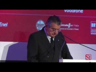 Napoli - De Benedetti ai giovani industriali: "Nessun segnale di ripresa" -1- (18.10.13)