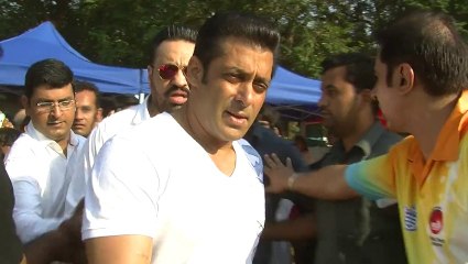 Salman Khan Plays And Promotes Soccer In Mumbai