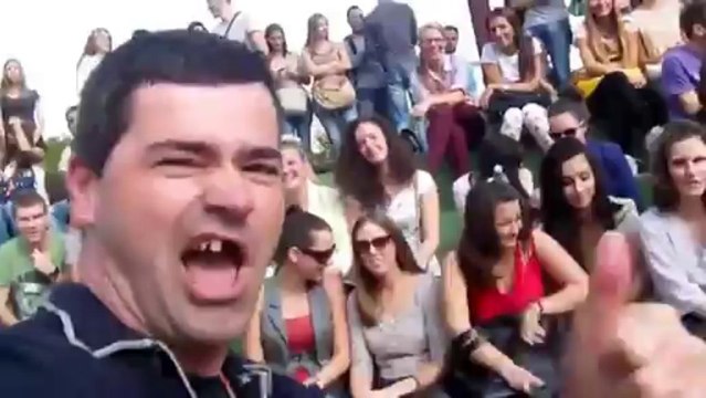 МОТИКА: Вечниот студент Кале од Србија протестира со песна