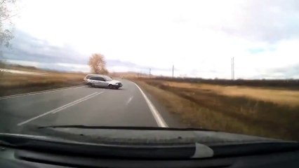 Driver looses control of his Car! Violent crash - face to face!