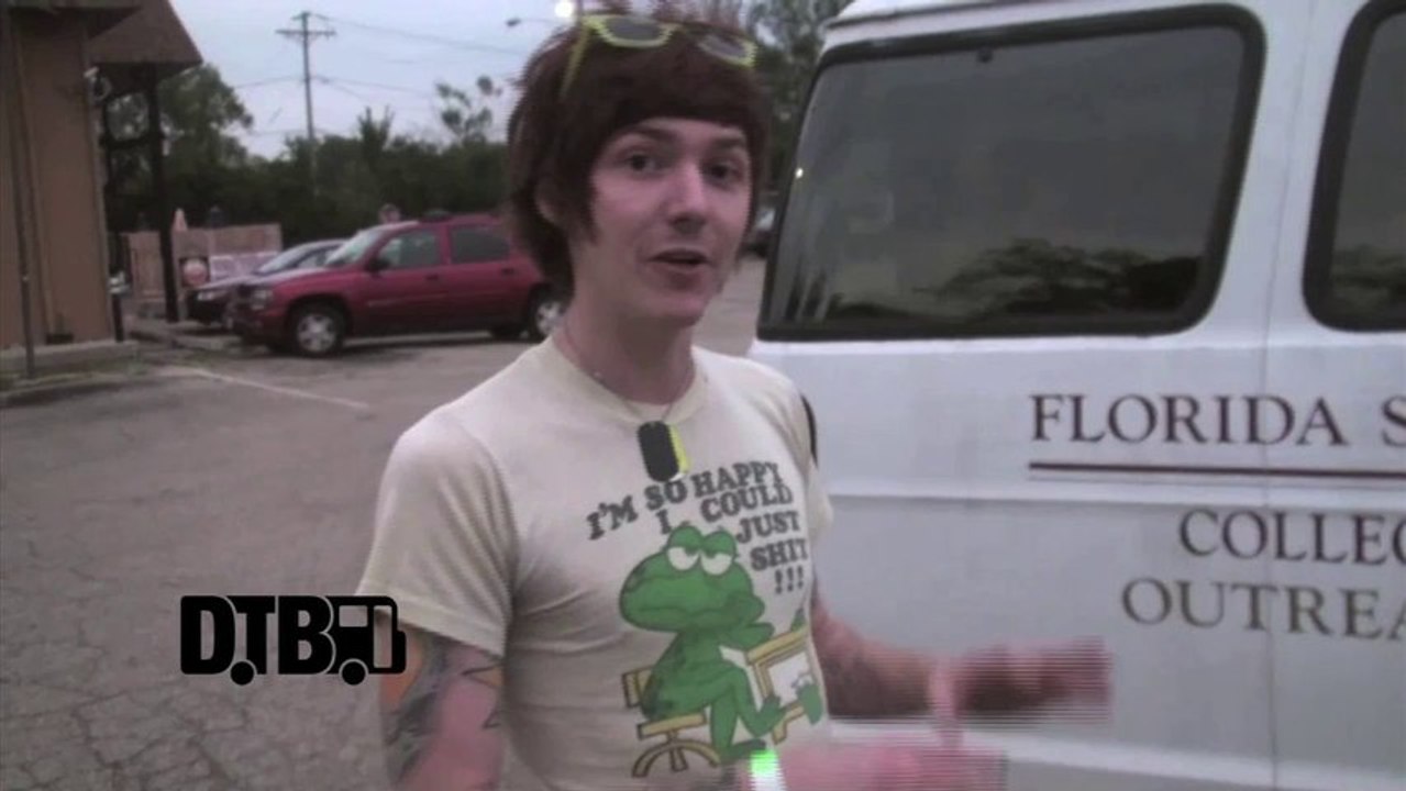 The Pink Spiders - BUS INVADERS Ep. 429