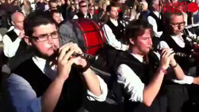 30e anniversaire du bagad de Lorient - Le bagad de Lorient joue et défile