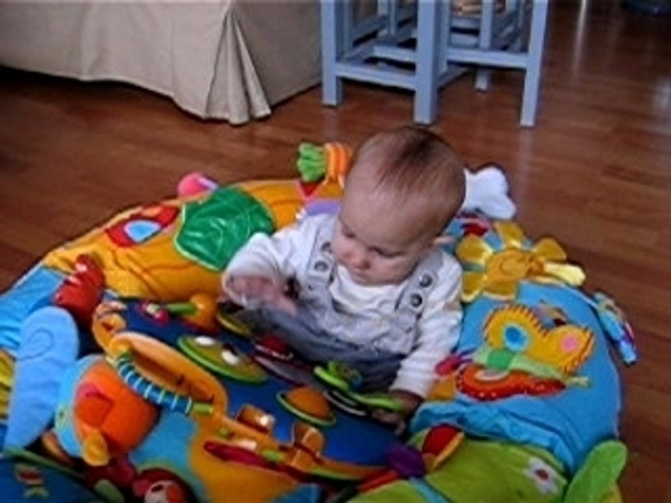 Arthur et son d'eveil (3 mois et demi)