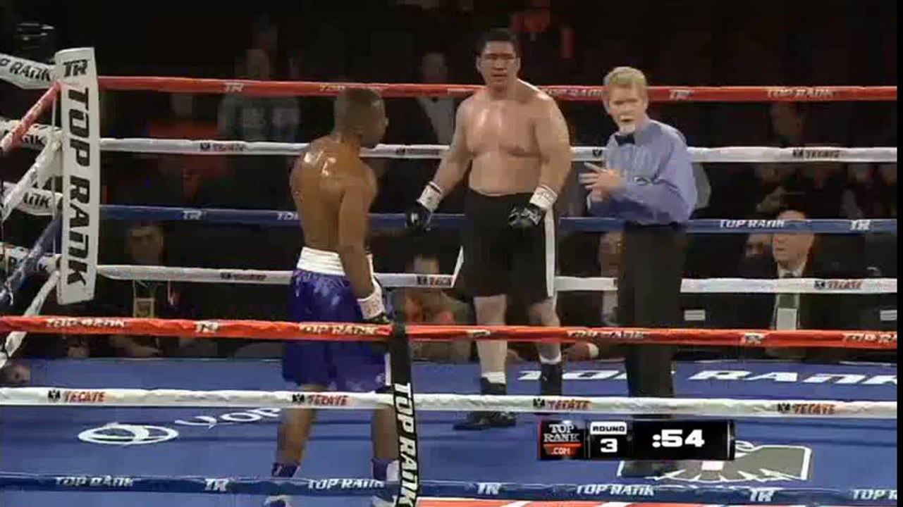 2013-10-19 Donovan Dennis vs Hugo Arceo