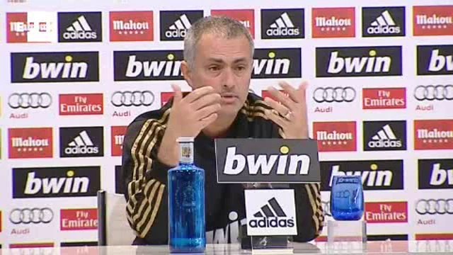 Mourinho diz que C. Ronaldo merece ser eleito Bola de Ouro da Fifa.