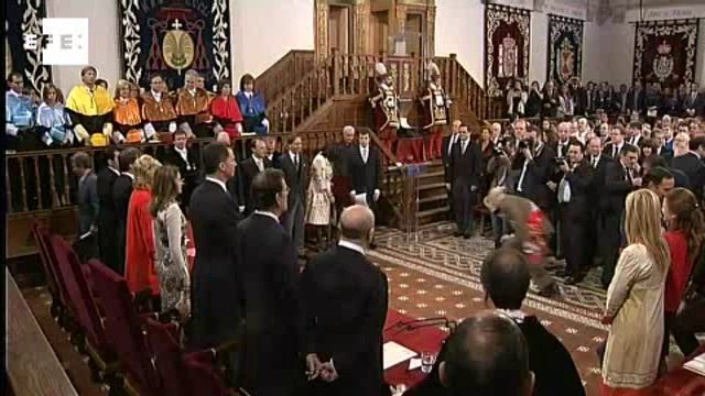 Príncipe de Astúrias entrega Prêmio Cervantes ao neto de Nicanor Parra.