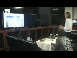 Two young entrepreneurs present Kinect computer application to help doctors
