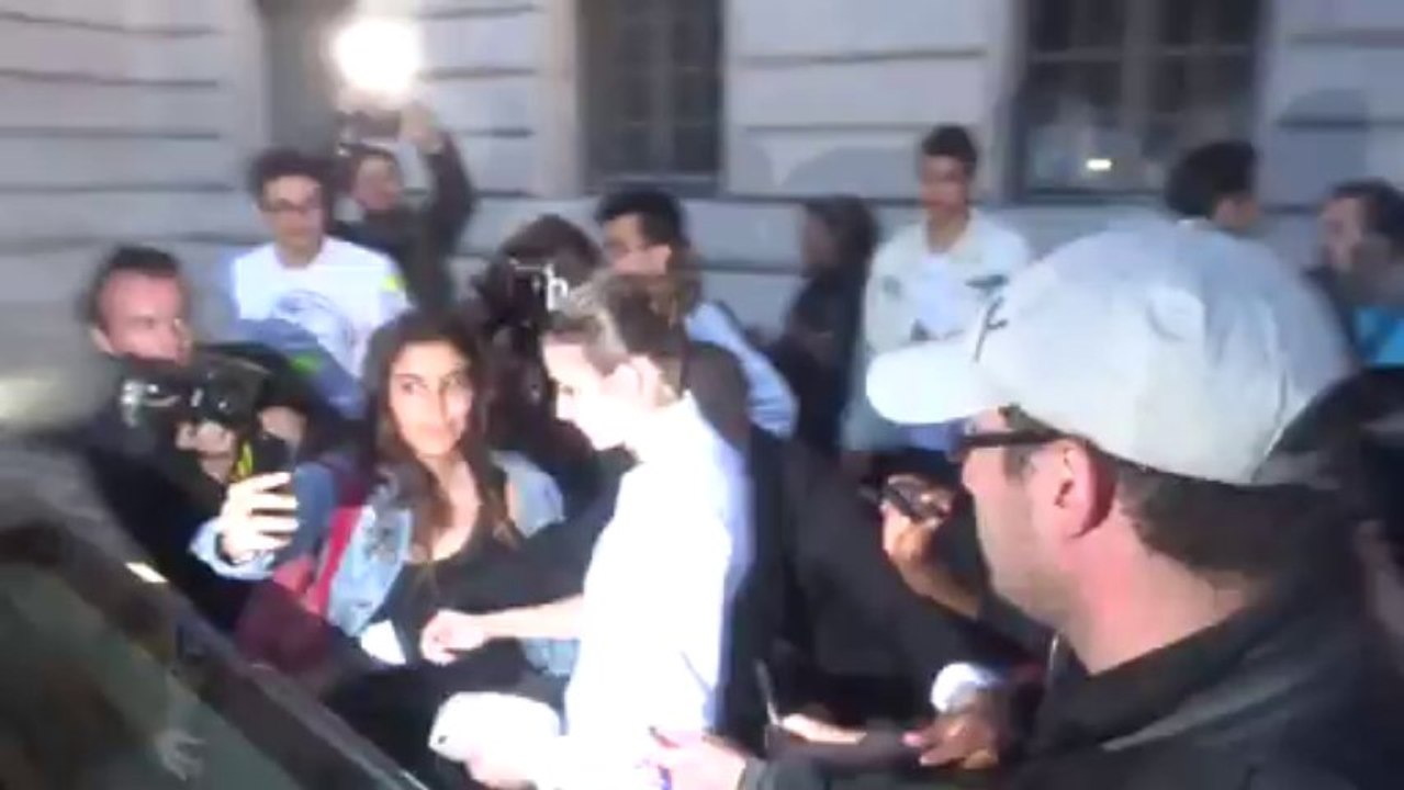 Emma Roberts Défilé Versace Show Fashion Week Paris