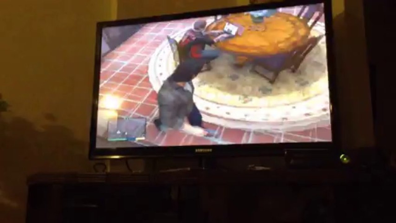 GTA V !!!!! EASTER EGGS (NIKO BELLIC AND ROMAN)