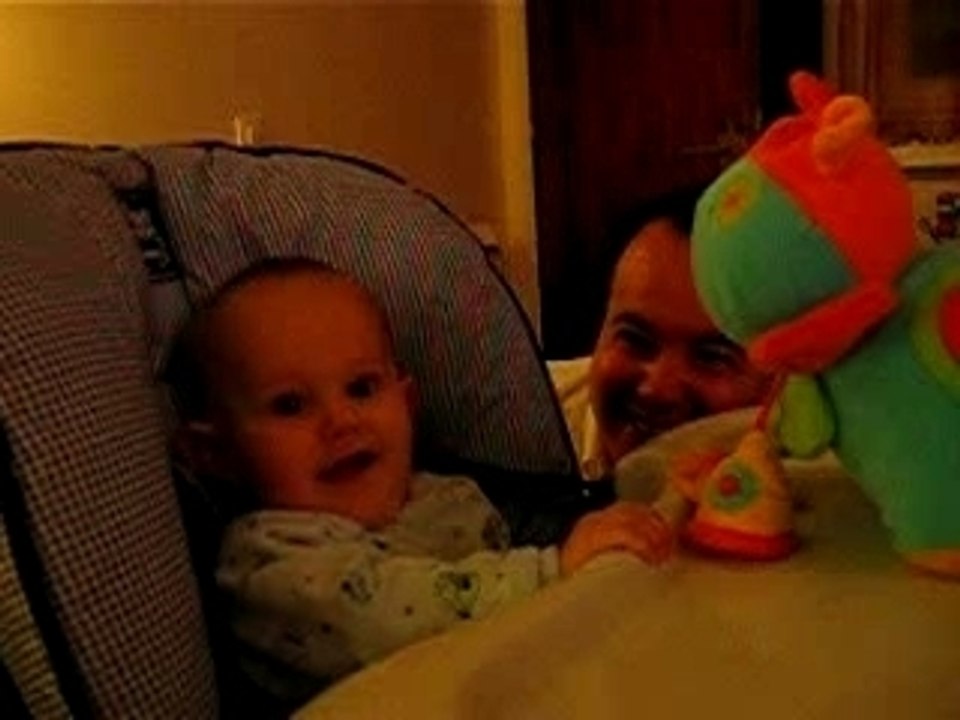 Arthur dans sa chaise haute