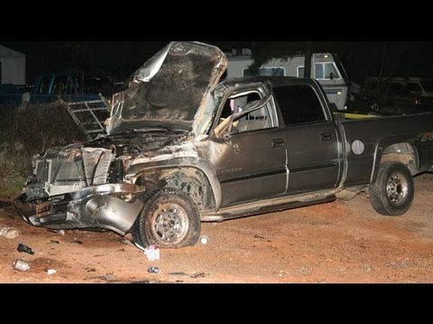 Thailand pickup truck collision: five dead and two injured