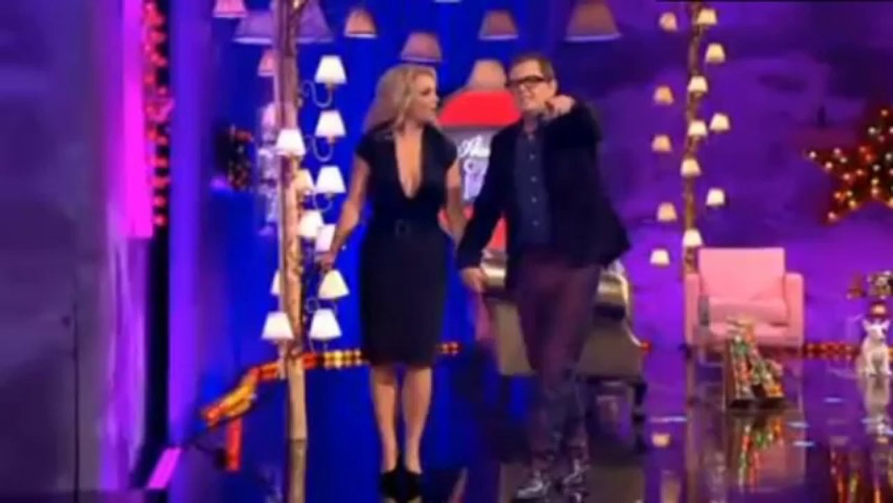 Britney Spears fouette des gens pendant une émission TV!!