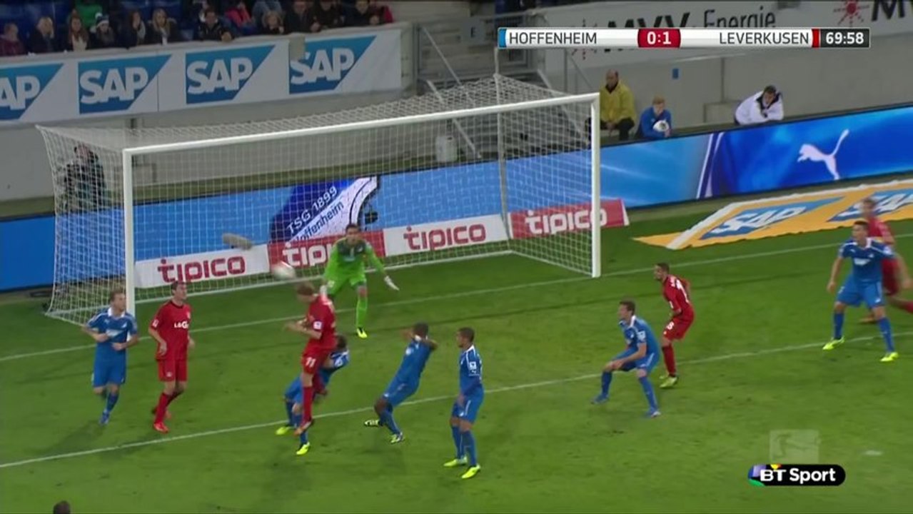 Un but fantôme pendant un match de football