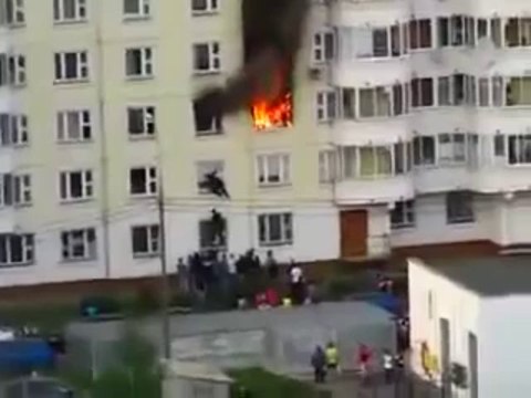 Мигрант спасает ребенка из горящей квартиры