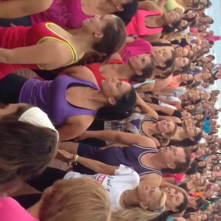 Sonia en la playa de Las Canteras haciendo Zumba