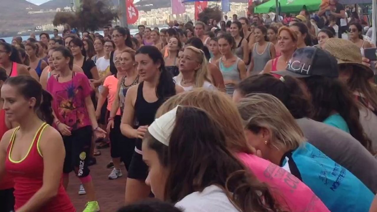 @zumbacanarias @SoniaZWallsGH14 y @bellaguay del Club de fans de Sonia en Facebook