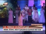 Türkçe Olimpiyatları Ankara'daki törenlerden görüntüler ekrana geliyor.