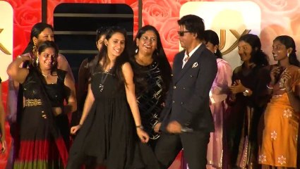 Shah Rukh Khan Performs On Chennai Express Hits