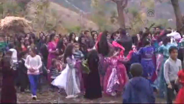 Komutanlardan düğünde sürpriz