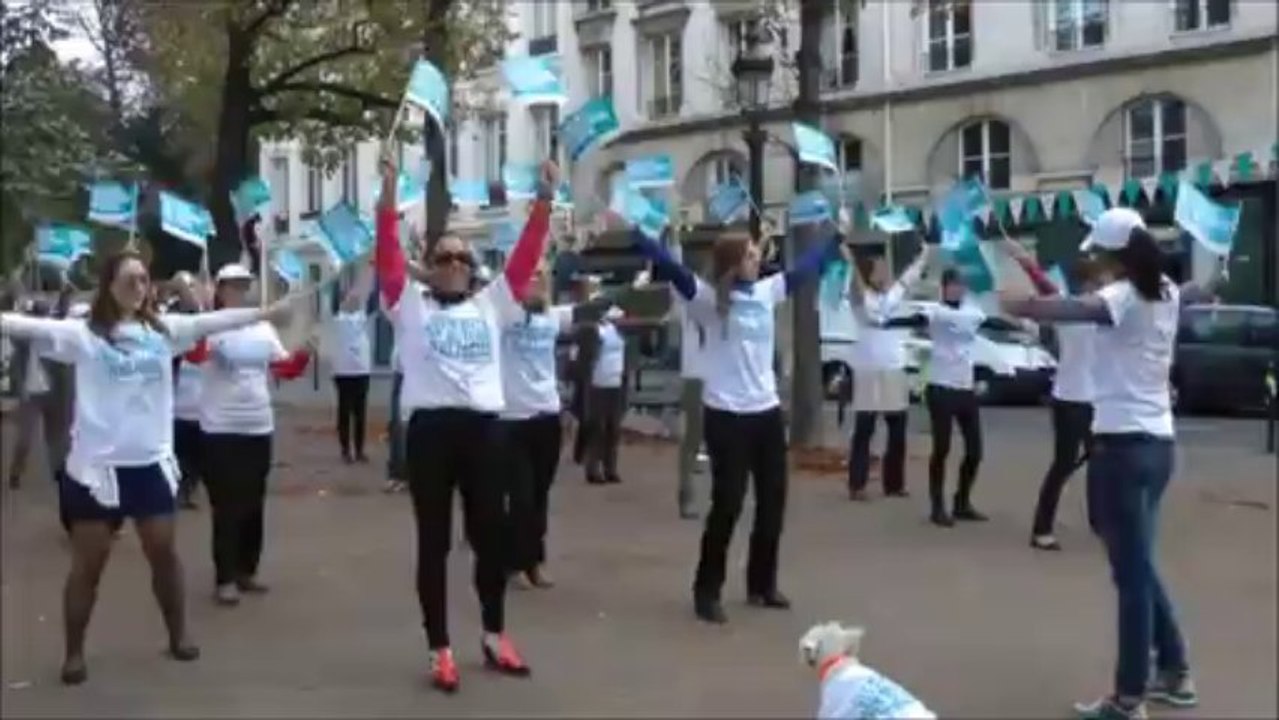 Flash mob : Des os plus forts pour des femmes plus fortes ! Manifestation de sensibilisation à la maladie d'osthéoporose.