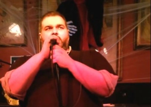 New York Bartender Covers ‘Creep’ by Radiohead!!