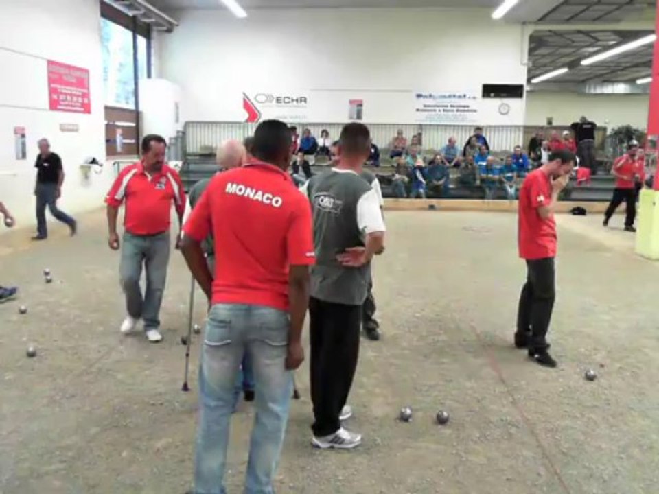 International Pétanque de MONACO 2013, Challenge Antoine COSTA  8eme de finale Michel SIGNAIRE-Thierry BEZANDRY-Roger CARGOLES  vs  Henri LACROIX-Patrick HERVO-Andre EUSEBI 1ere PARTIE